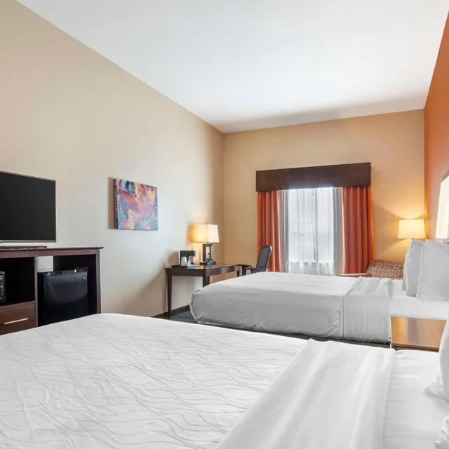 غرفة بسرير كوين، Best Western Plus Longhorn Inn & Suites 1/8