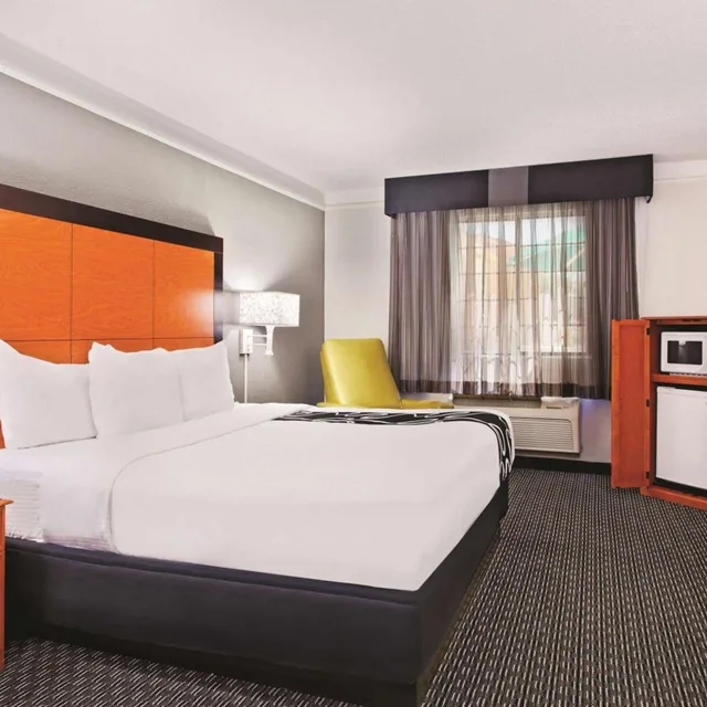 غرفة ديلوكس بسرير كينج، La Quinta Inn Champaign 1/9