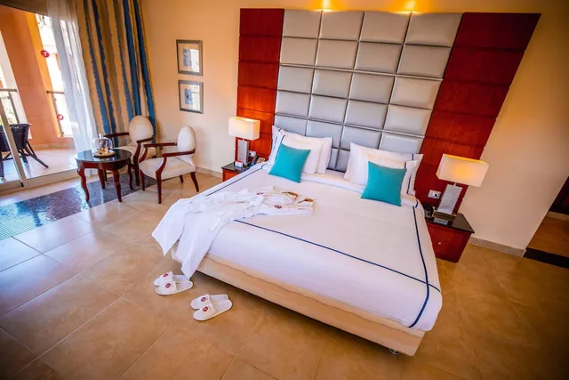 غرفة سوبيريور بسرير كينج بإطلالة على البحر، Tropitel Sahl Hasheesh 5/10