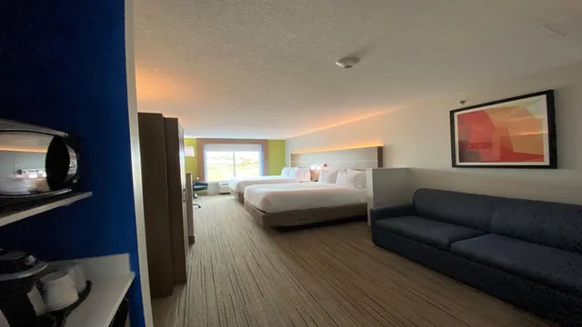 Suite, Queen Bed, Sofa, Holiday Inn Express Suites Somerset Central 10/10