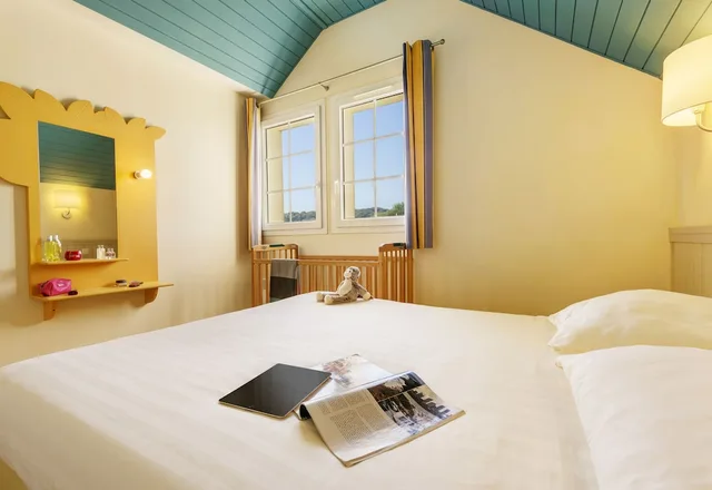 Design, Premium, Cottage, Double and Twin Beds، CENTER PARCS LE LAC D'AILETTE 1/3