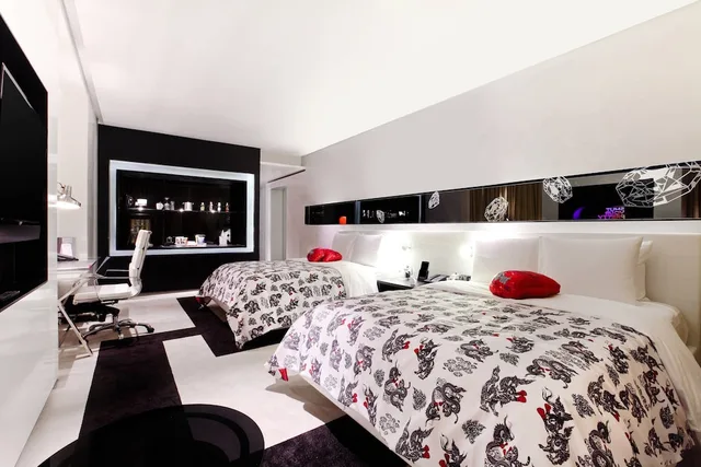 غرفة بريميير ركنية بسريرين كوين، W Bangkok Hotel 1/5