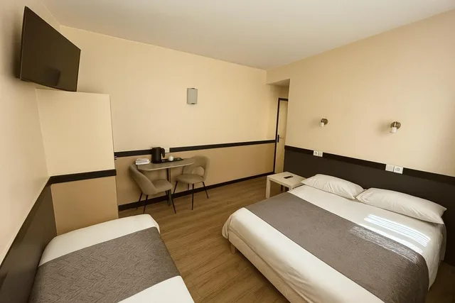 غرفة ثلاثية، Hotel des Bains 5/10