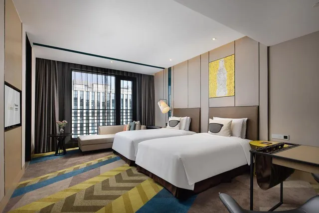 Select, Executive, Twin Beds, MiniMax Premier Hotel Shanghai Hongqiao 1/1