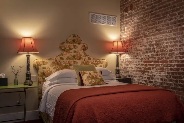 غرفة كومفورت بفراش فوتون وسرير كوين، Hotel Broad Ripple 1/3