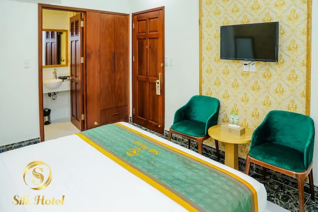 غرفة سوبيريور بسرير كوين، RedDoorz Plus near Tan Son Nhat airport 2 4/6