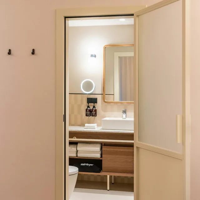 Room, Double Bed, The Social Hub Amsterdam City 5/5
