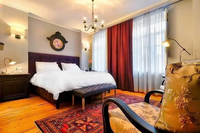 Luxury, Double Bed, Hotel Antique 7/10