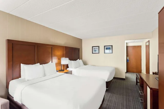 غرفة قياسية بسريرين مزدوجين، Comfort Inn White River Junction 1/3