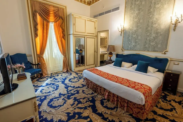 Golden Classic Room City View with Light Dinner، Le Metropole Luxury Heritage Hotel Since 1902 by Paradise Inn Group 6/9