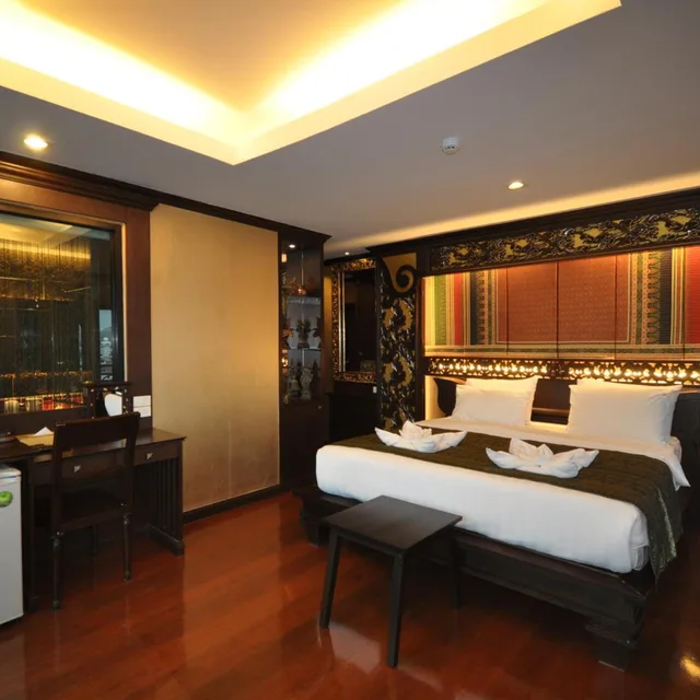 جناح بسرير كينج بإطلالة على البحر بحوض استحمام، Chalelarn Hotel 7/10