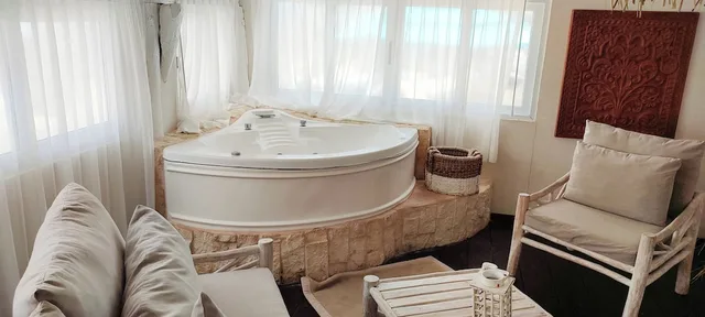 Honeymoon, Suite, King and Twin Beds, Ocean Front، Villa Las Estrellas 6/8