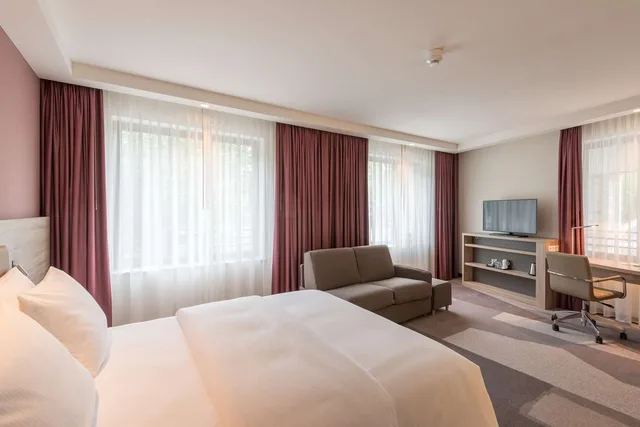 غرفة بسرير كوين مع أريكة، Hampton By Hilton Frankfurt City Centre East 2/10