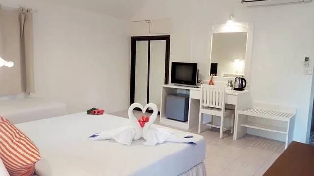 Bungalow, Beach Front, Bay Beach Resort 5/9