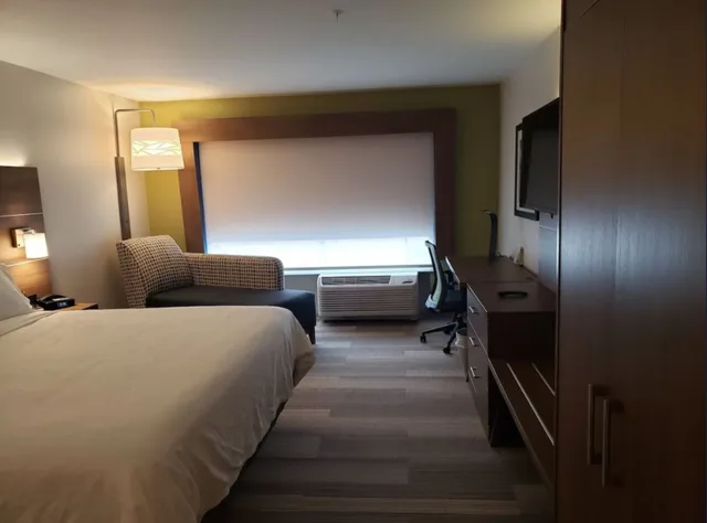 غرفة قياسية بسرير كوين، Holiday Inn Express Suites Nashville North Springfield 2/5