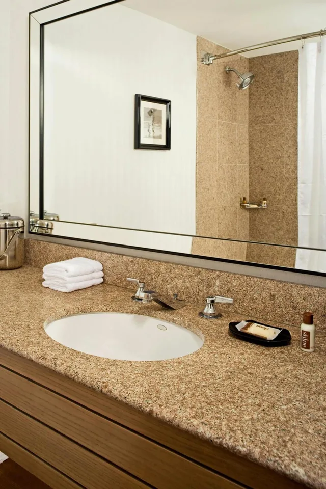 Room, King Bed, Sheraton Virginia Beach Oceanfront Hotel 9/10