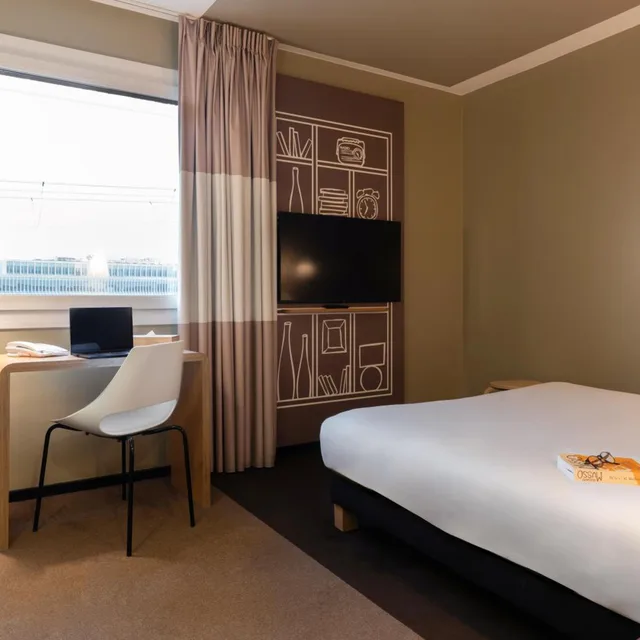 غرفة قياسية لذوي الإعاقة، IBIS GENEVE AEROPORT 1/2
