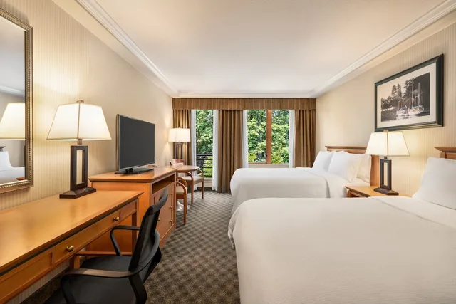 غرفة قياسية بسريرين كوين، DoubleTree by Hilton North Vancouver 2/4