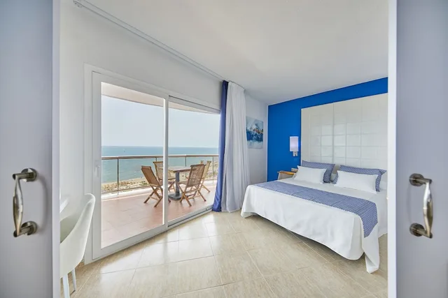 غرفة جونيور بسريرين منفصلين بإطلالة على البحر، Ibersol Torremolinos Beach 4/7