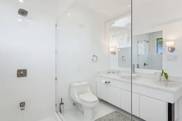 3 Bedrooms, Luxury, Penthouse, 3 King Beds, Beach Front, Sea View, The Ellysian 2/3
