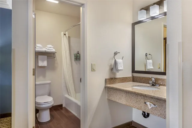 Room, King Bed, Best Western Town & Country Lodge 6/7