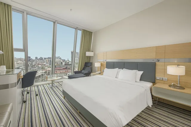 غرفة قياسية بسرير كوين، RADISSON BLU HOTEL, BATUMI 1/10