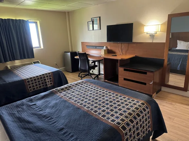 جناح سيغنتشر بسريرين مزدوجين، Economy Inn North Randall 5/10