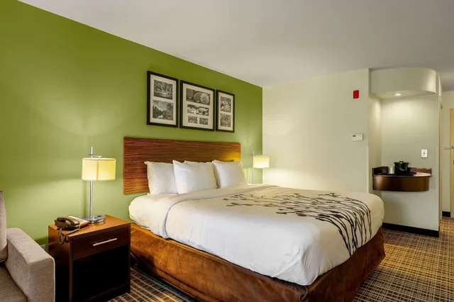 غرفة قياسية بسرير كينج، Sleep Inn & Suites Harbour Pointe VA 2/4