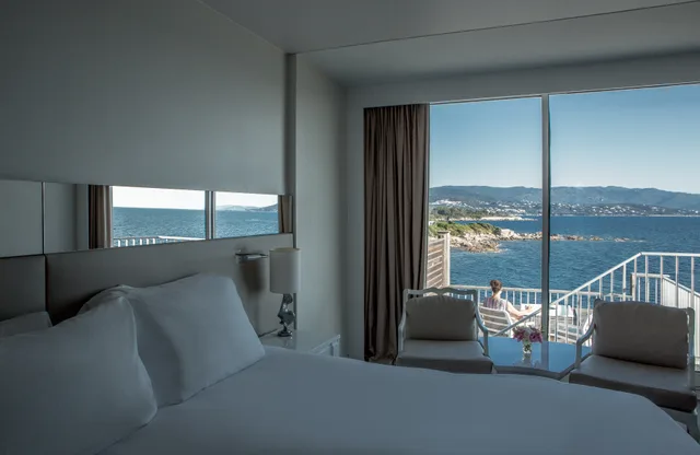 غرفة فاخرة بسرير كينج بإطلالة على البحر بشرفة، Sofitel Golfe D Ajaccio Thalassa Sea And Spa 1/2