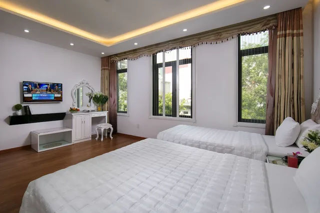 Oriental, Triple, 1 Double and 1 Single Bed, City or Lake View، Kingly Hotel 5/6