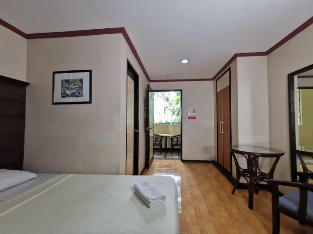 Room, 1 Queen and 1 Single Bed, Pool Side، Cebu Hilltop Hotel 1/5