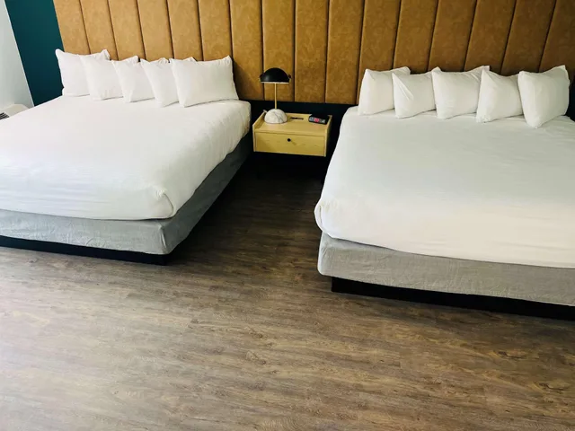 غرفة بسريرين كوين بإطلالة على الفناء بشرفة، Best Western Portland West Beaverton 6/10