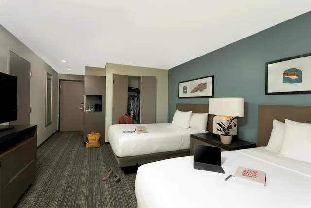 Room, 2 Queen Beds, Bay View, Den، Hyatt House San Juan 4/11