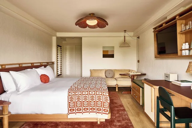 Courtyard, King Bed، The Beachside At Nantucket 2/7