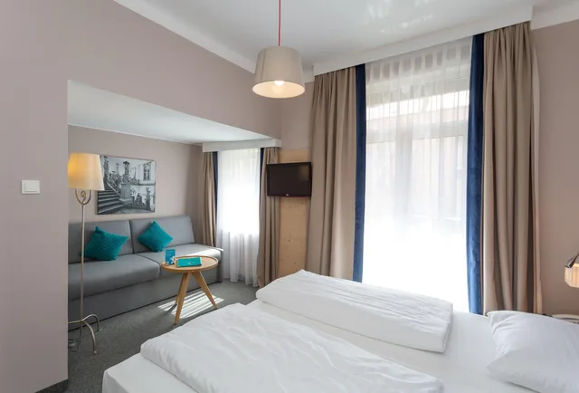 Room, Queen Bed, Markus Sittikus Hotel Sigl Gmbh 1/7