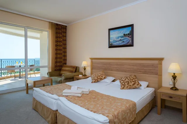 غرفة قياسية بسرير فردي بإطلالة على البحر في طابق مرتفع، DIT Majestic Beach Resort 10/10