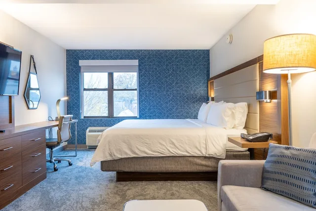 Suite, Single Bed, Living Area, Holiday Inn Express & Suites Boston - Cambridge 3/4