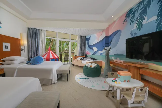 غرفة عائلية بسريرين مزدوجين بإطلالة على الحديقة بشرفة، Sheraton Sanya Resort 4/7