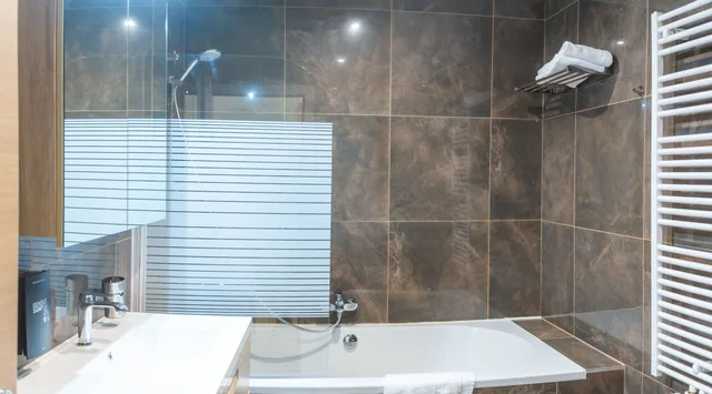 شقة ديلوكس بسريرين كوين وسريرين منفصلين مع أريكة، Wellness Apart Hotel 2/2