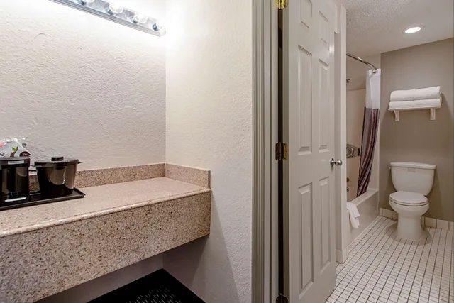 غرفة ديلوكس تنفيذية بسرير كينج، La Quinta Inn by Wyndham Ft. Lauderdale Tamarac East 8/9