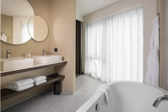 Superior, King Bed, Van der Valk Hotel Gent 3/4