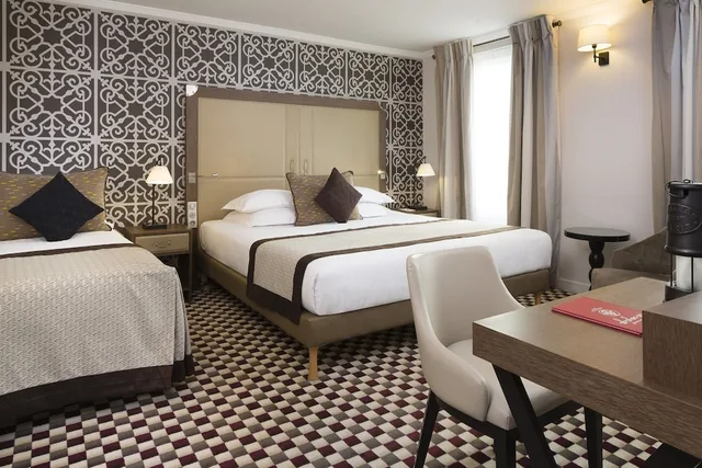 Connecting, King Bed, 1 Queen and 1 Single Bed, Phileas Lazare Spa 1/4