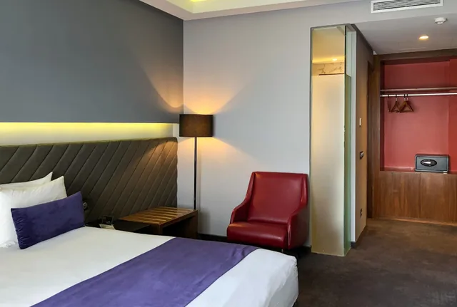 Deluxe, King Bed, Balcony, Hotel Gauthier 3/7