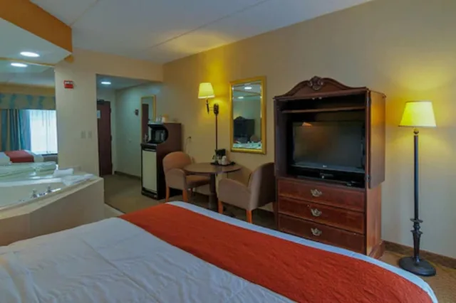 جناح بسرير كينج بجاكوزي، Hotel M Mount Pocono 3/10