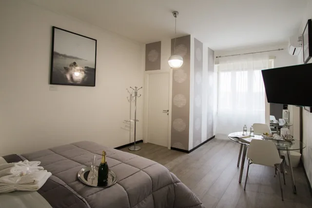 Design, Double or Twin Bed, City View, City Lights Rome 1/4