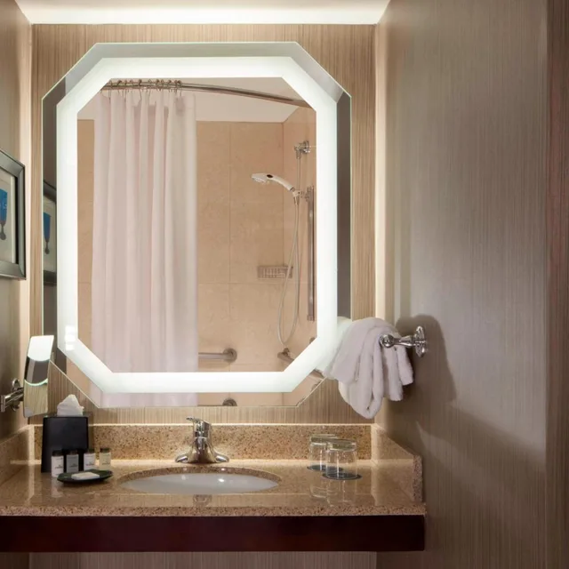 غرفة بسرير كينج في طابق منخفض، Sheraton DFW Airport Hotel 8/8