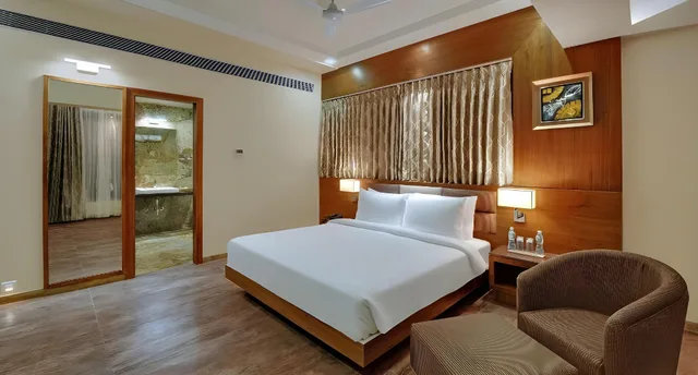 Green، The Fern Residency Somnath 2/2