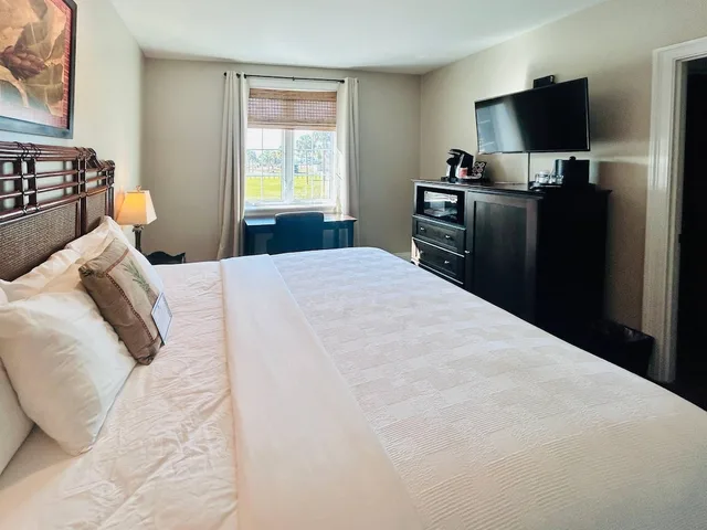 Upgrade, King and Queen Bed، The Port Inn and Cottages, Ascend Hotel Collection 1/3