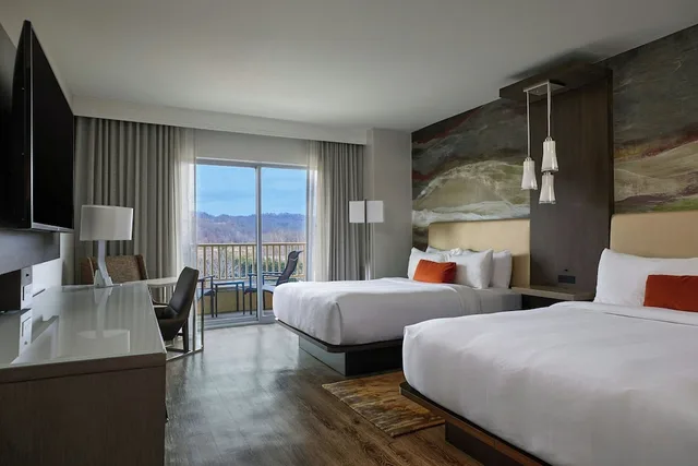Room, King Bed, Balcony, Marriott Meadowview Conference Resort Convention Center 9/10