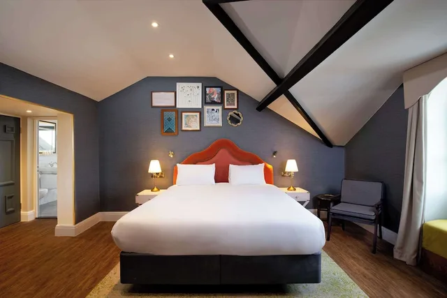 Suite, Double Bed, Attic، Elmbank York, Tapestry Collection by Hilton 2/7